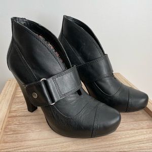 EUC Seychelles Black Leather Gothic Booties / Ankle Boots, 7.5